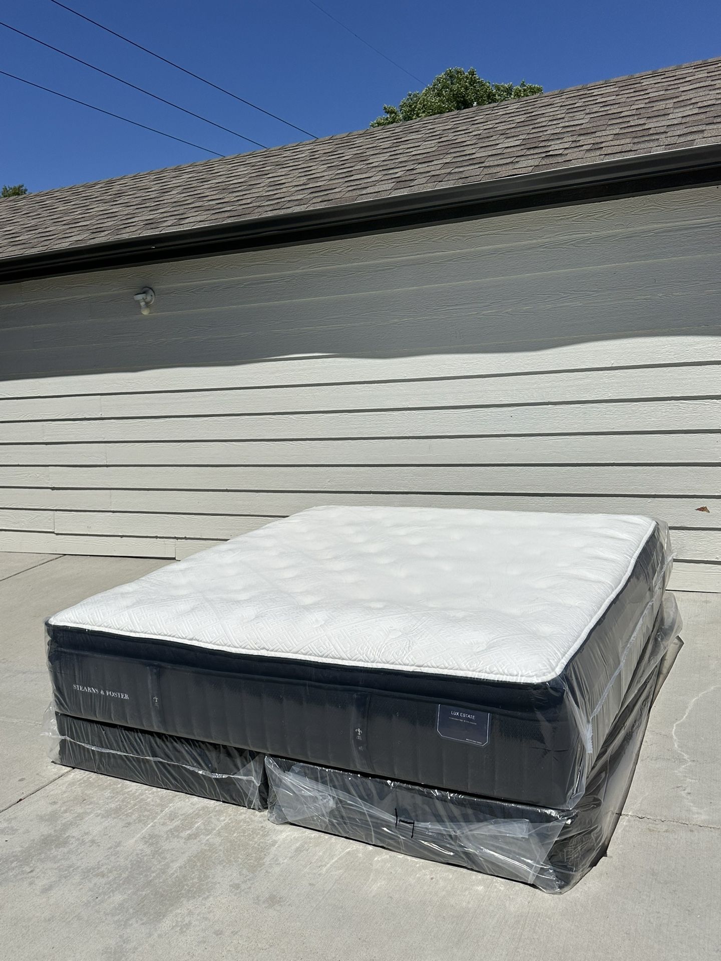 STEARN & FOSTER *** KING SIZE BED ***I CAN DELIVER 