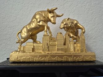 Gold wall street bull and bear