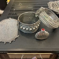 Various antique/vintage silver pieces. 