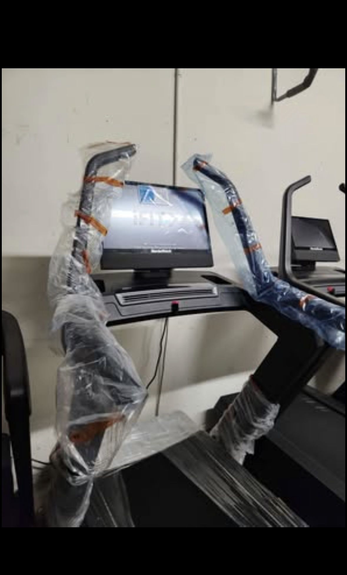 FULLERTON 2025 model Nordictrack X24 incline trainer Treadmill 40% incline 12mph max speed - 2300$