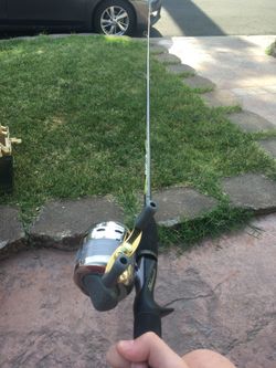 Mantis fishing pole Shakespeare 6 ft action medium 6-10lb nice reel