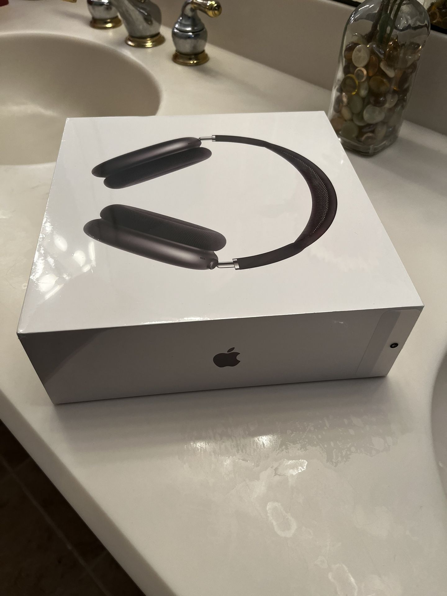 Airpod Maxes Metal Black With Case READ DESCRIPTION Brand New