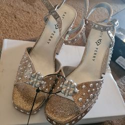 Katty Perry The Meadows ornaments 8.5m