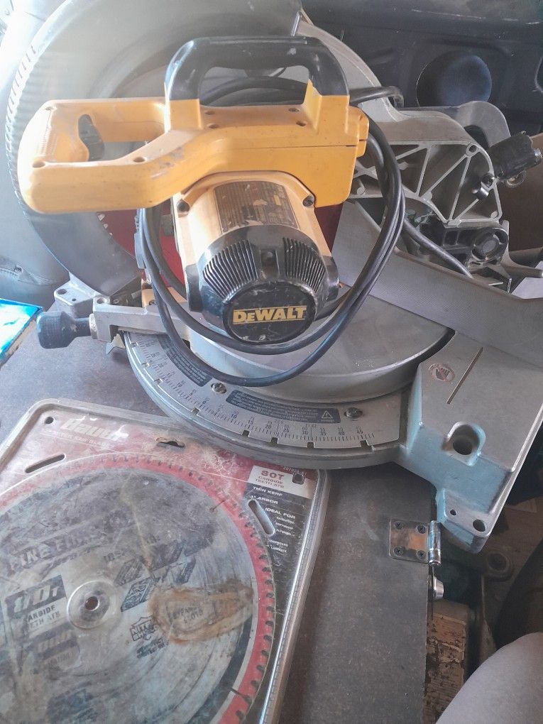 Dewalt Mitre Saw 12"