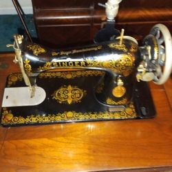VINTAGE SINGER SEWING MACHINE 