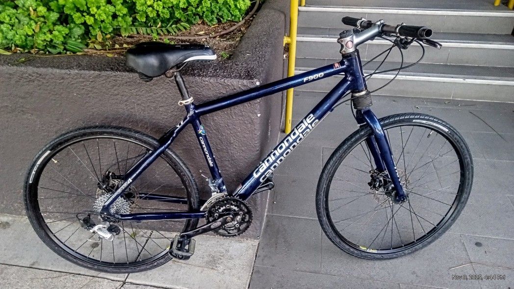 Nice Cannondale F 900 - Hydraulic Disk Brakes.