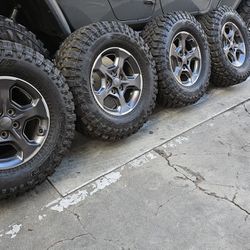 Jeep JT Gladiator JL Wrangler Wheels & Tires Falken Wildpeak MT 285/70/17
