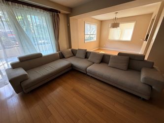 Modern Light Gray Sectional Sofa / L-Shaped Couch (Great Condition)
