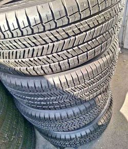 245/55/18 Goodyear vendo un set de llantas usadas excelente condiciones de vida las 4 ✅🤩I am selling a set of used tires, all 4 in excellent living c