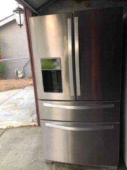 Whirlpool refrigerator like new conditions