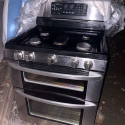 LG DOUBLE OVEN 5 BURNER GAS RANGE $575 Delivery available for a small fee 🚚 Today only 11/26