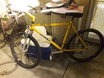 Yellow Giant ATX 760 mountain bike for Sale in Montclair CA