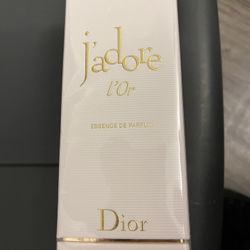 Jadore Lor Essence De Parfume