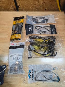 New Safety Glasses Lot – DeWalt / Pyramex / 3M – $40