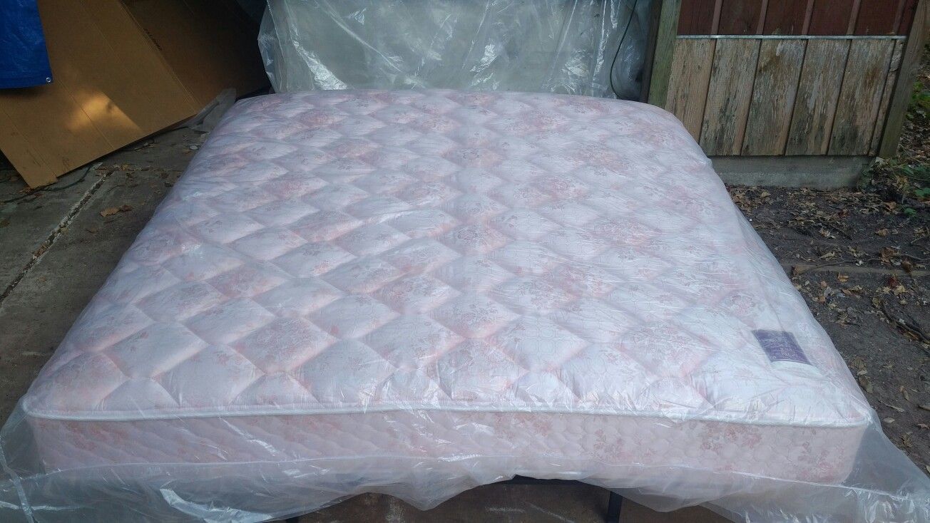 Sealy Posturepedic King Size Two Sided Mattress And Box Springs, Colchon Tamaño King Doble Cara Con Bases Marca Sealy Posturepedic