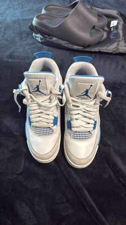 Jordan 4 military blue size 7.5