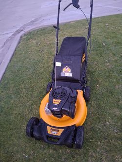 DEWALT GAS LAWN MOWER SELF-PROPELLED USED 150CC