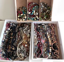 Lot 60+ Costume Jewelry Beads Faux Pearls Link Chunky Necklaces/Sets