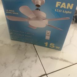 Large Ceiling 15W Socket Fan LED Light with Remote Controller 1000 Lumens 16in