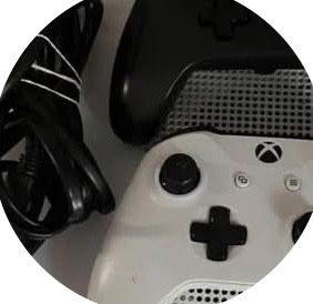 Xbox One Use Good Come With 3 Controllers And Power Cord And HDMI.