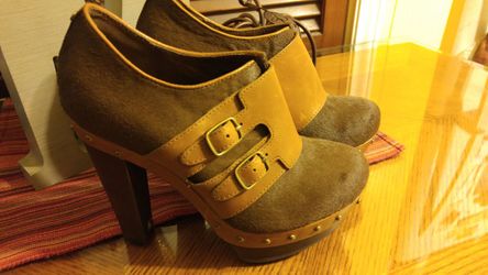 Ugg size 7 like new worn for 3 hours