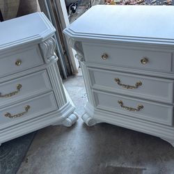 Side Tables /// Broyhill /// Night Stands 