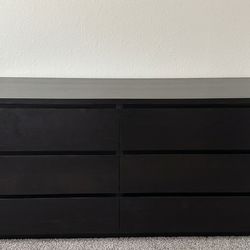 Black drawer dresser