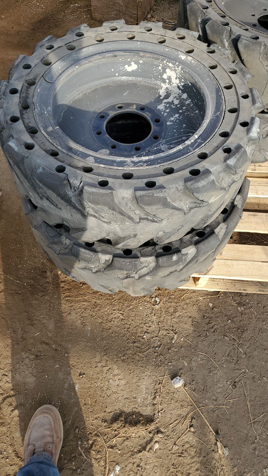 Skid steer solid tires for bobcat (4 tires)