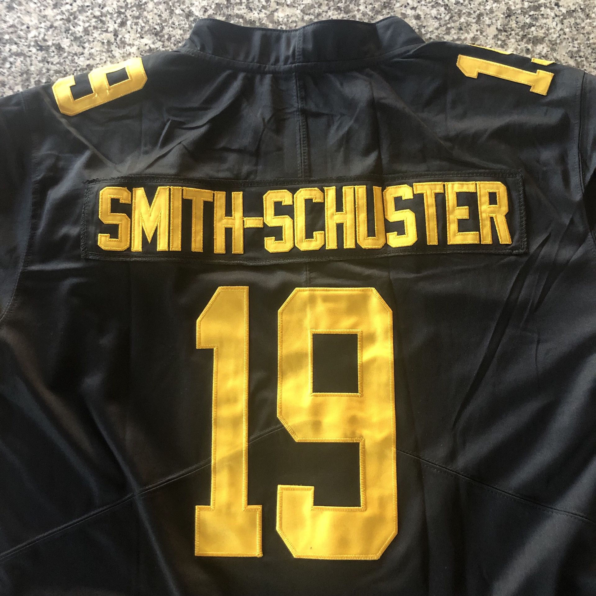 🔥 BRAND NEW! 🔥 JuJu Smith-Schuster #19 Steelers Nike Color Rush Jersey + Size MEDIUM or LARGE + SHIPS OUT TODAY! 📦💨