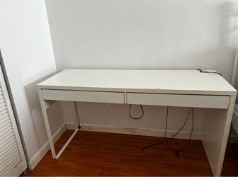 NEED GONE ASAP WHITE IKEA DESK TABLE