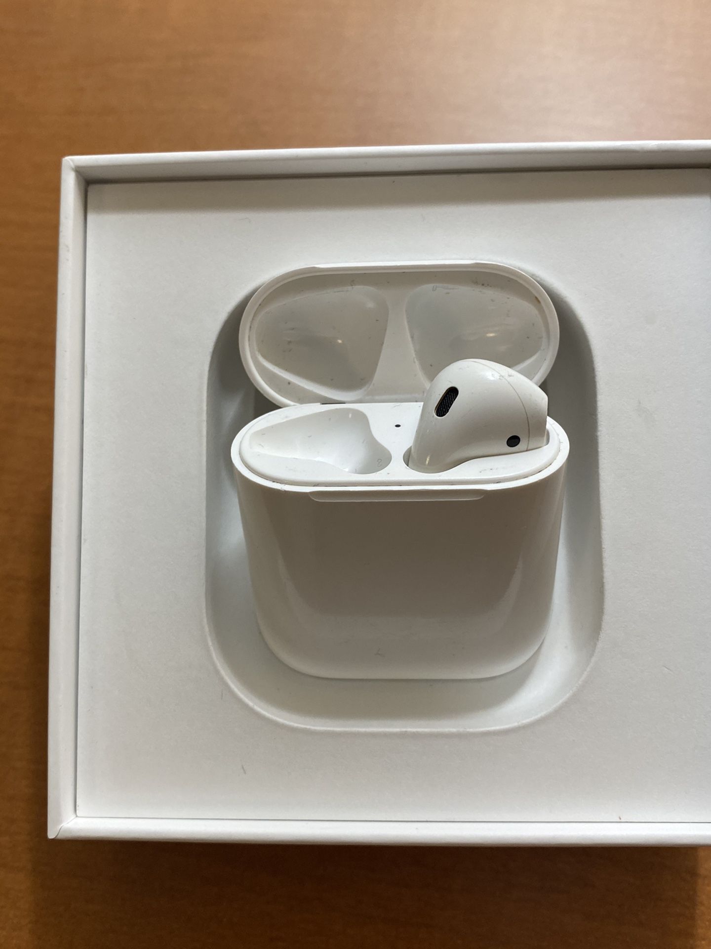 AirPod Case with Right AirPod 1st Gen