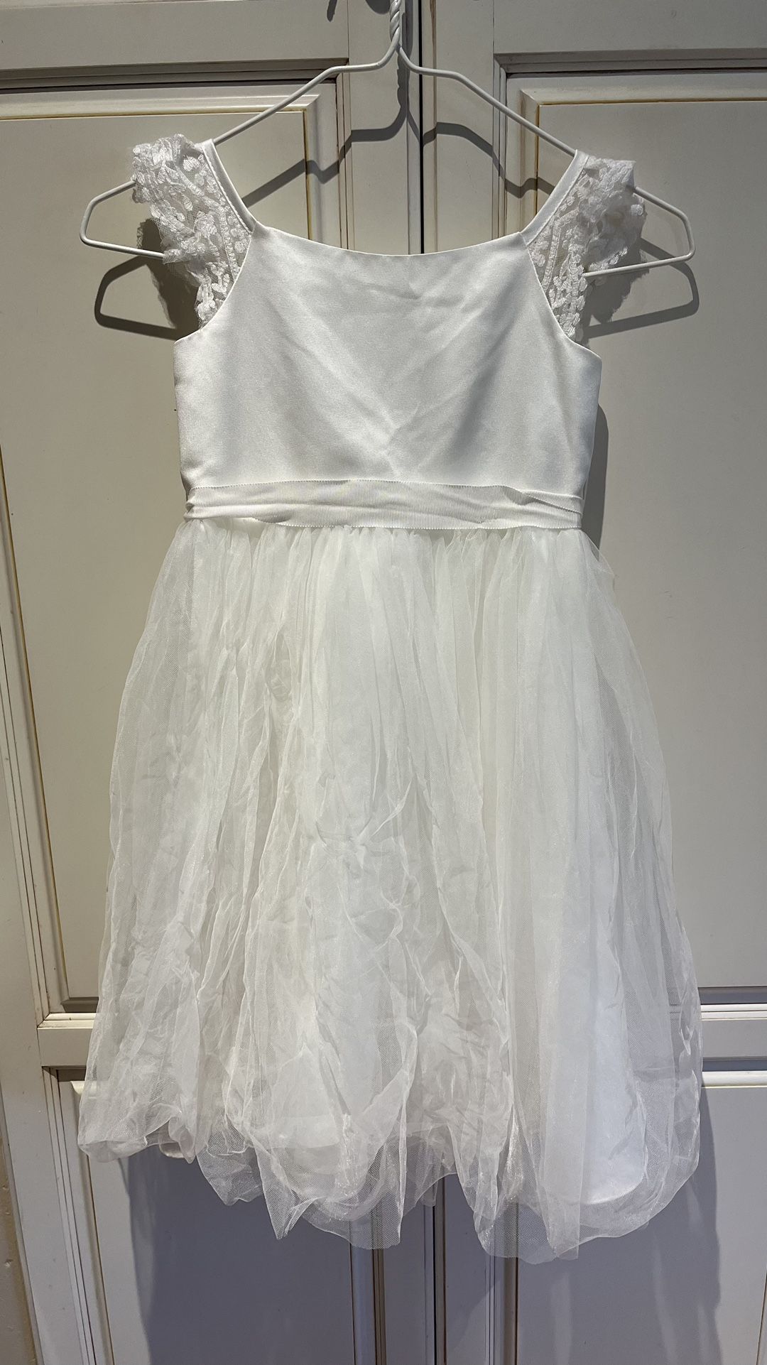 David’s Bridal flower girl white dress Size 4
