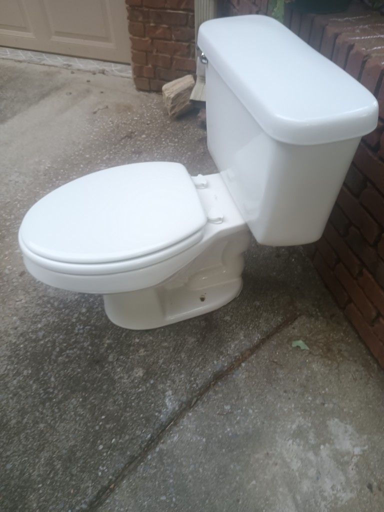 Eljer Full Functioning Toilet