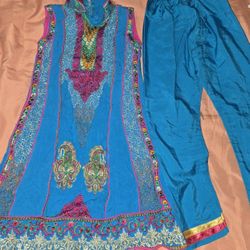 Girl's Pakistani Indian Bangladeshi Blue  kameez  Shalwar for 2-4 Years Old.
From pet Free and Smoke Free home  
Great and affordable for Children, An