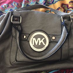 Michael Kors pocket book