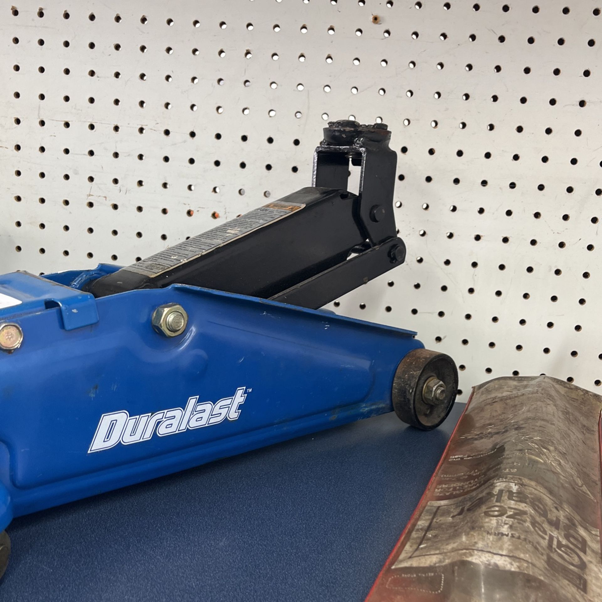 Duralast 2.5 Ton Hydraulic Jack for Sale in Indianapolis, IN OfferUp