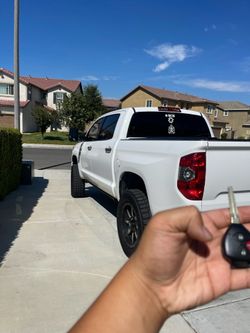 Car Keys N Remotes/ Llaves Con Control