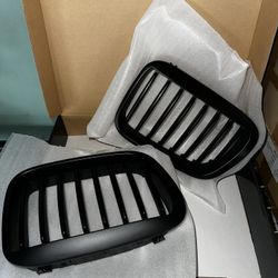BMW E46 98-01 BLACK FRONT BUMPER GRILLE