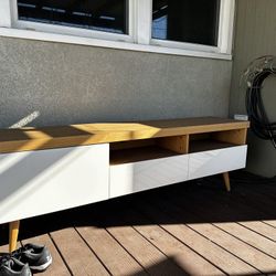 Rove Concepts Media Stand