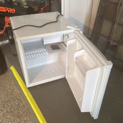 Mini refrigerator insignia brand