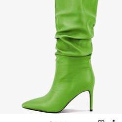 3.5 Slush Boots Still In Box. 