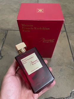 Baccarat Rogue 540 perfume cologne