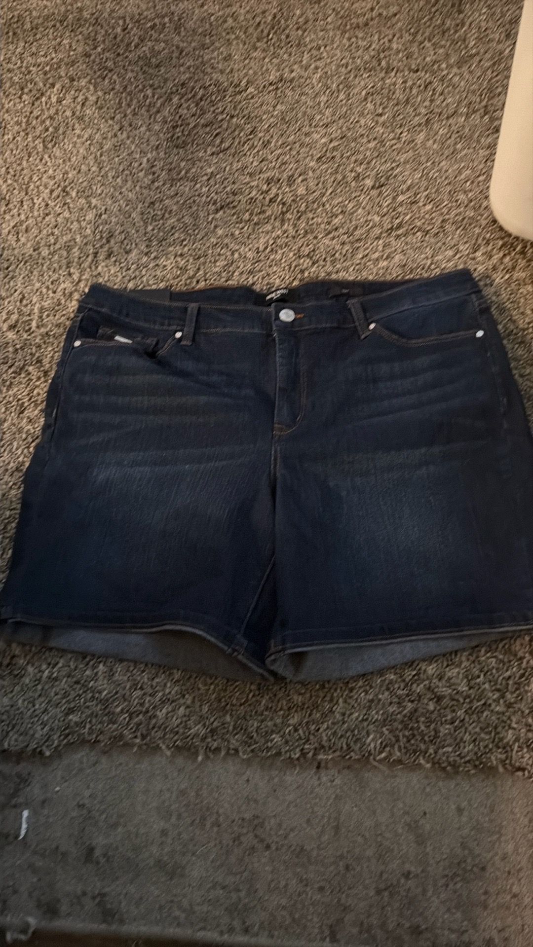 Nine West short