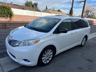 2011 TOYOTA SIENNA XLE 8-PASSENGER