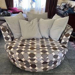 Spinning snuggler chair