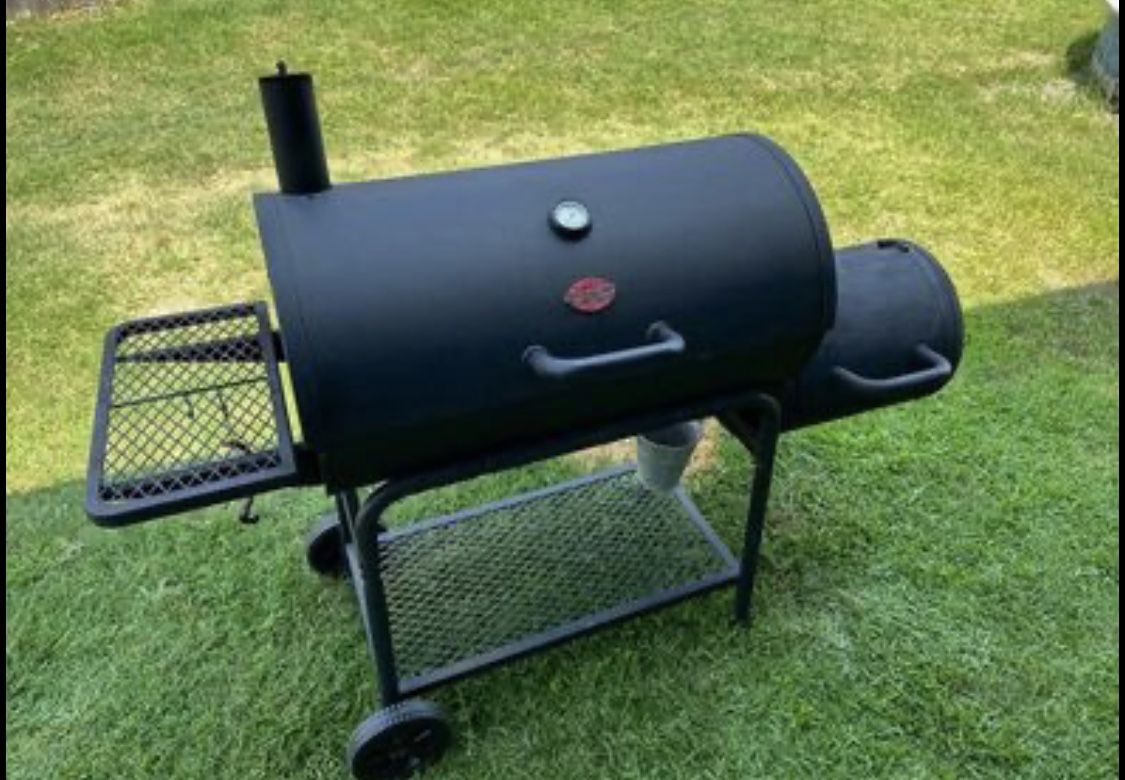 Char-Griller Smokin' Champ Charcoal Grill Offset Smoker Bundle