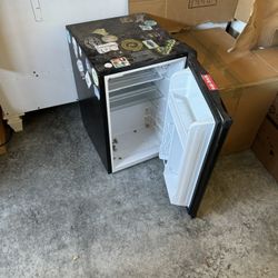 Mini Fridge 