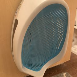 Baby bathtub & Baby girl clothes 0-3 & 3-6 month 