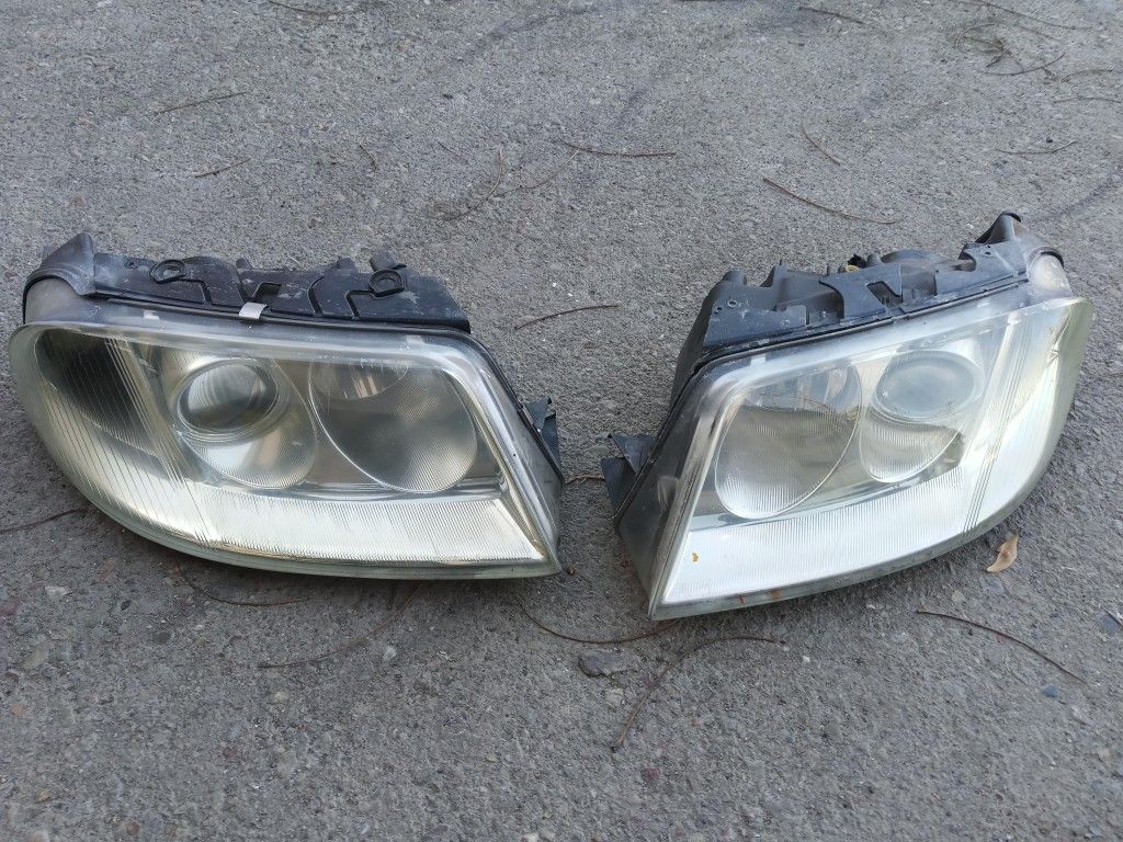 VW Passat headlights