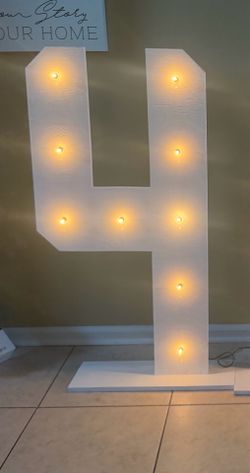 Numero de madera 4 ft